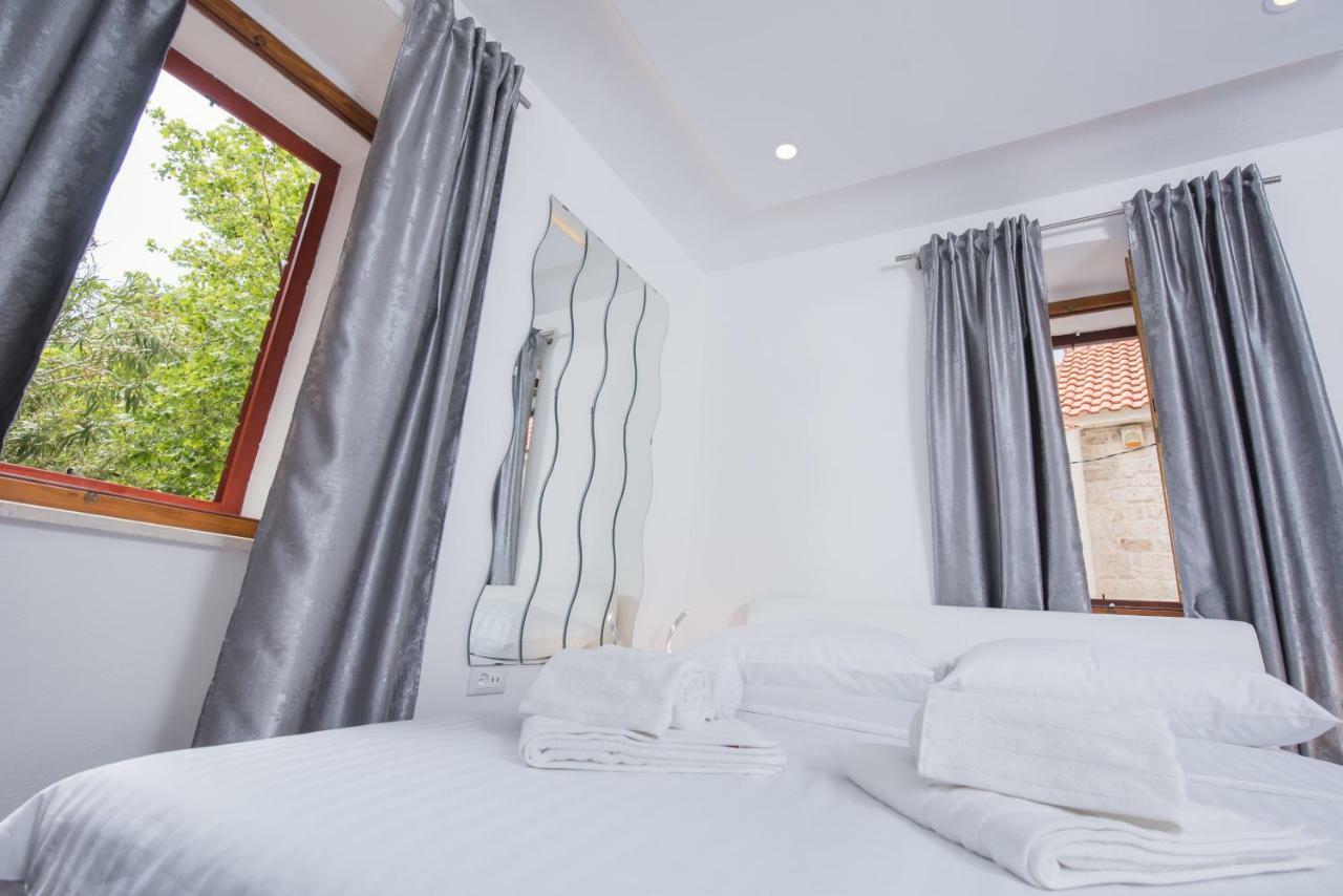 Studio Apartment Lena Kastela Luaran gambar